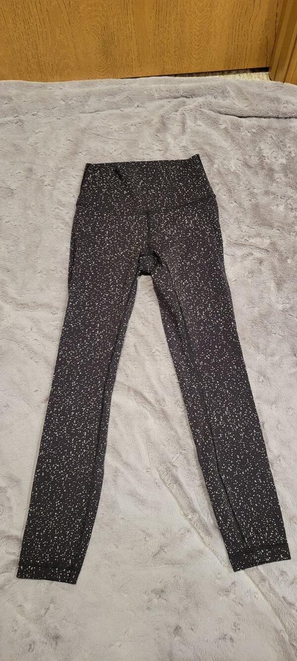 Lululemon Black White Speckle Capri Crop Leggings Size 4 Yoga Athletic Running